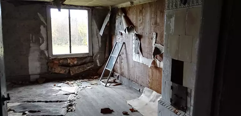 Why Selling a Distressed House Through Traditional Methods Fails in Rochester